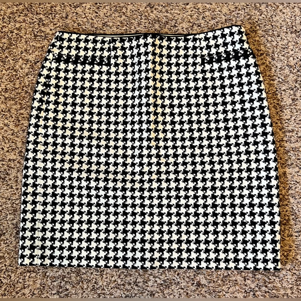White House Black Market pencil skirt, size 2